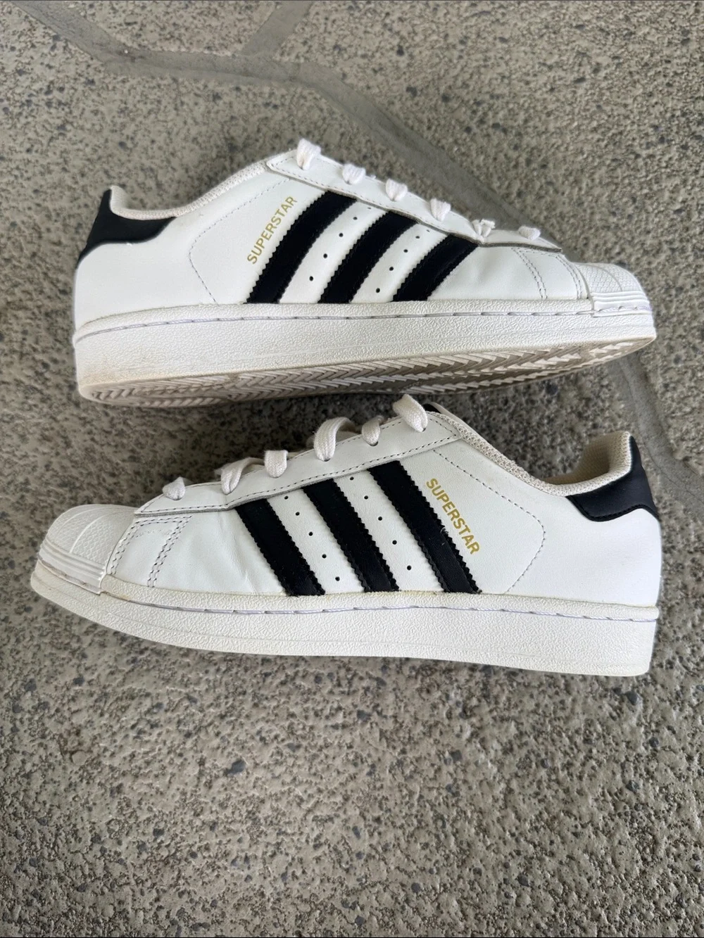 Adidas kids white leather triple stripe lace up sneakers size 5.5